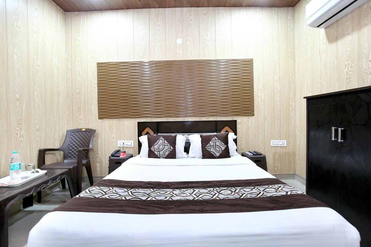 Oyo 8105 Royale Guest House 卢迪亚纳 外观 照片