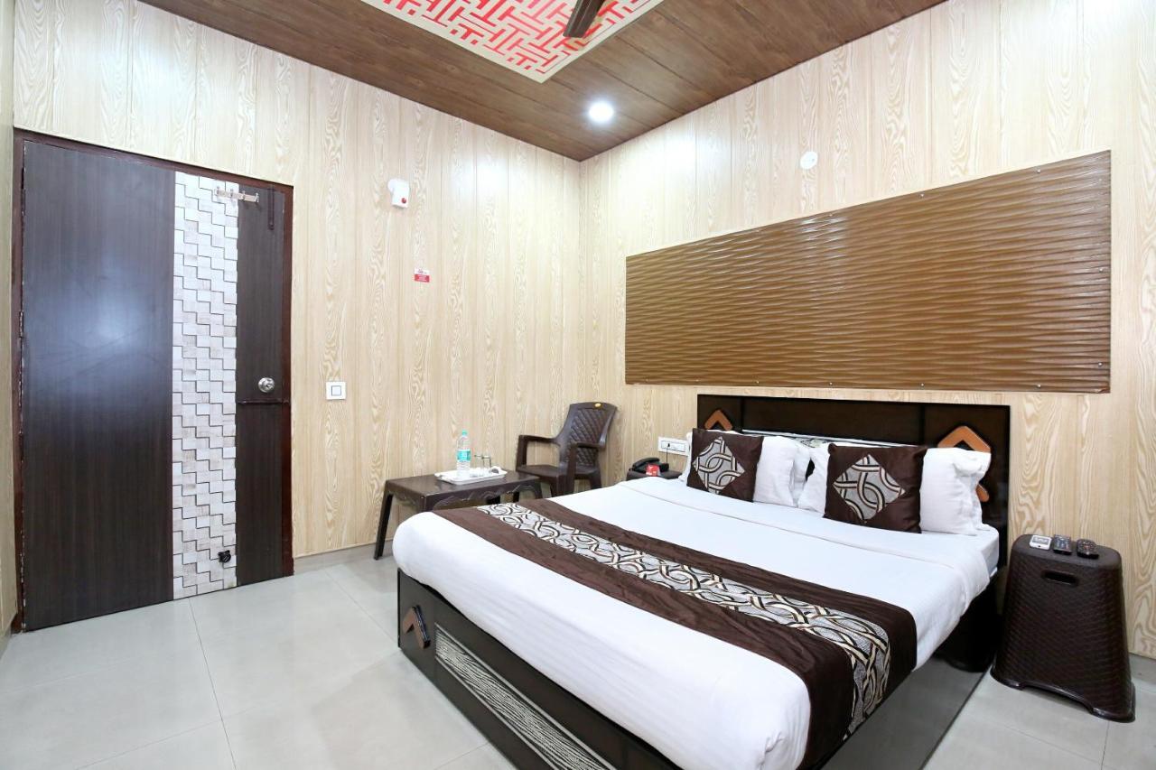 Oyo 8105 Royale Guest House 卢迪亚纳 外观 照片
