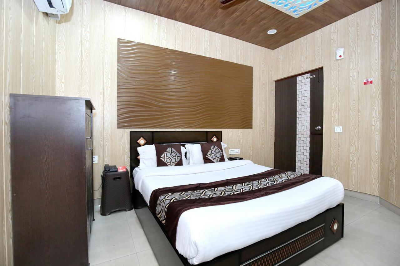 Oyo 8105 Royale Guest House 卢迪亚纳 外观 照片