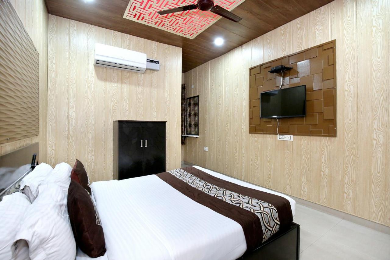 Oyo 8105 Royale Guest House 卢迪亚纳 外观 照片