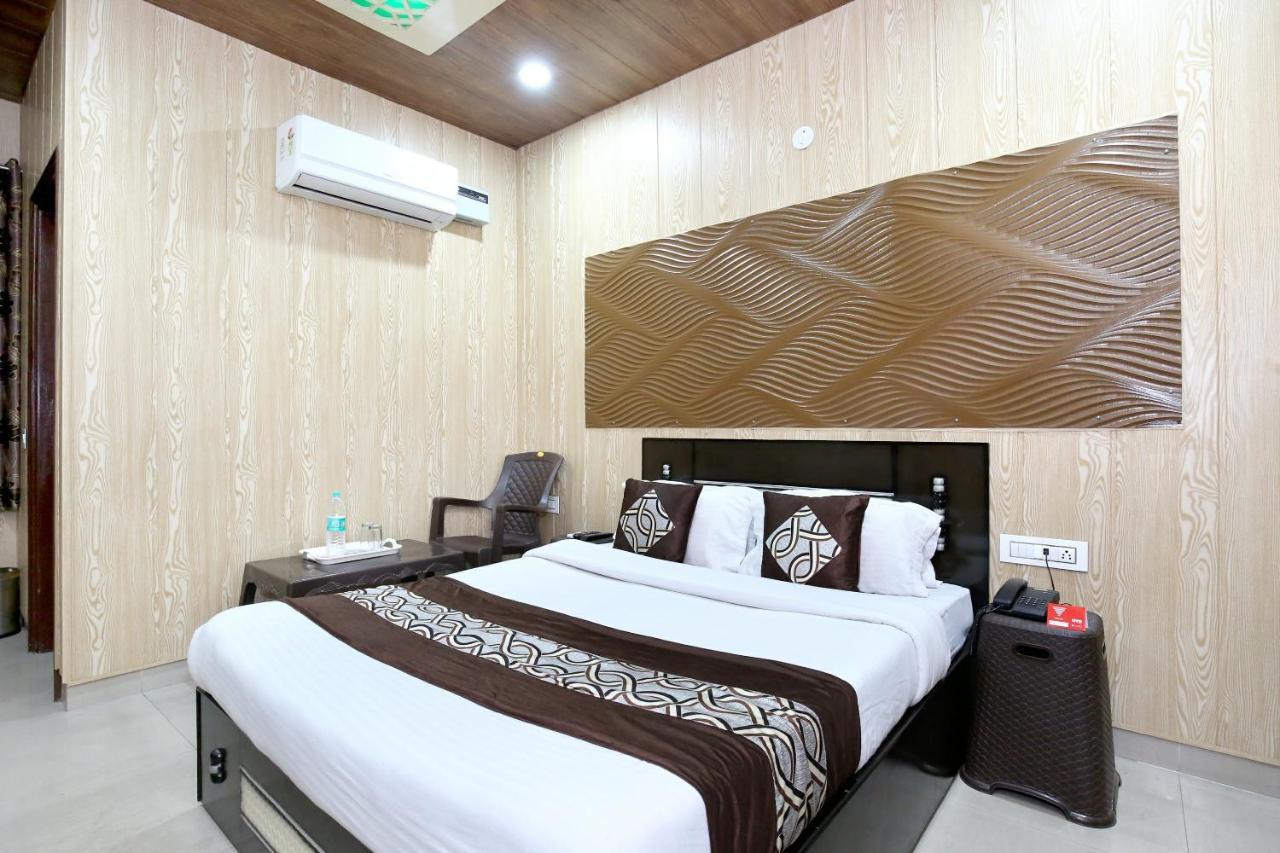 Oyo 8105 Royale Guest House 卢迪亚纳 外观 照片