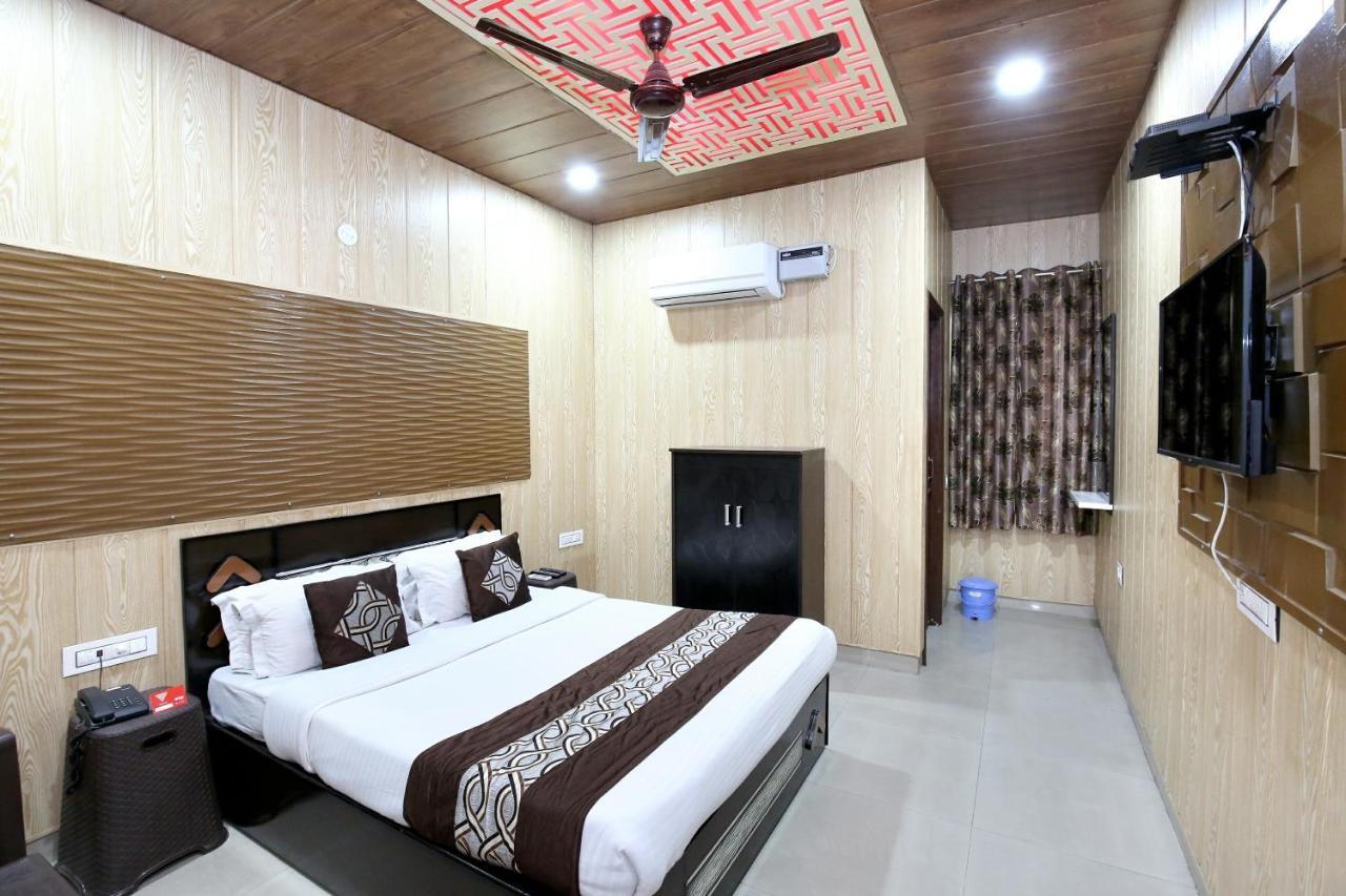 Oyo 8105 Royale Guest House 卢迪亚纳 外观 照片
